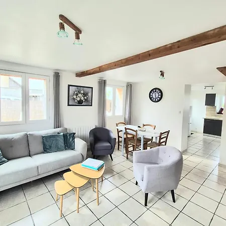 House With Garden In Holiday home